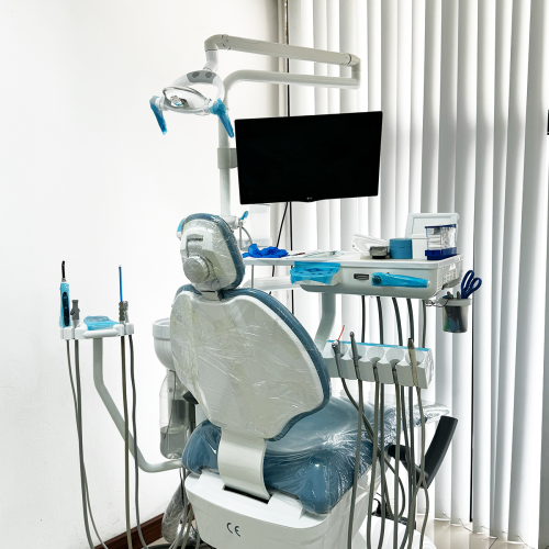Clínica dental equipada